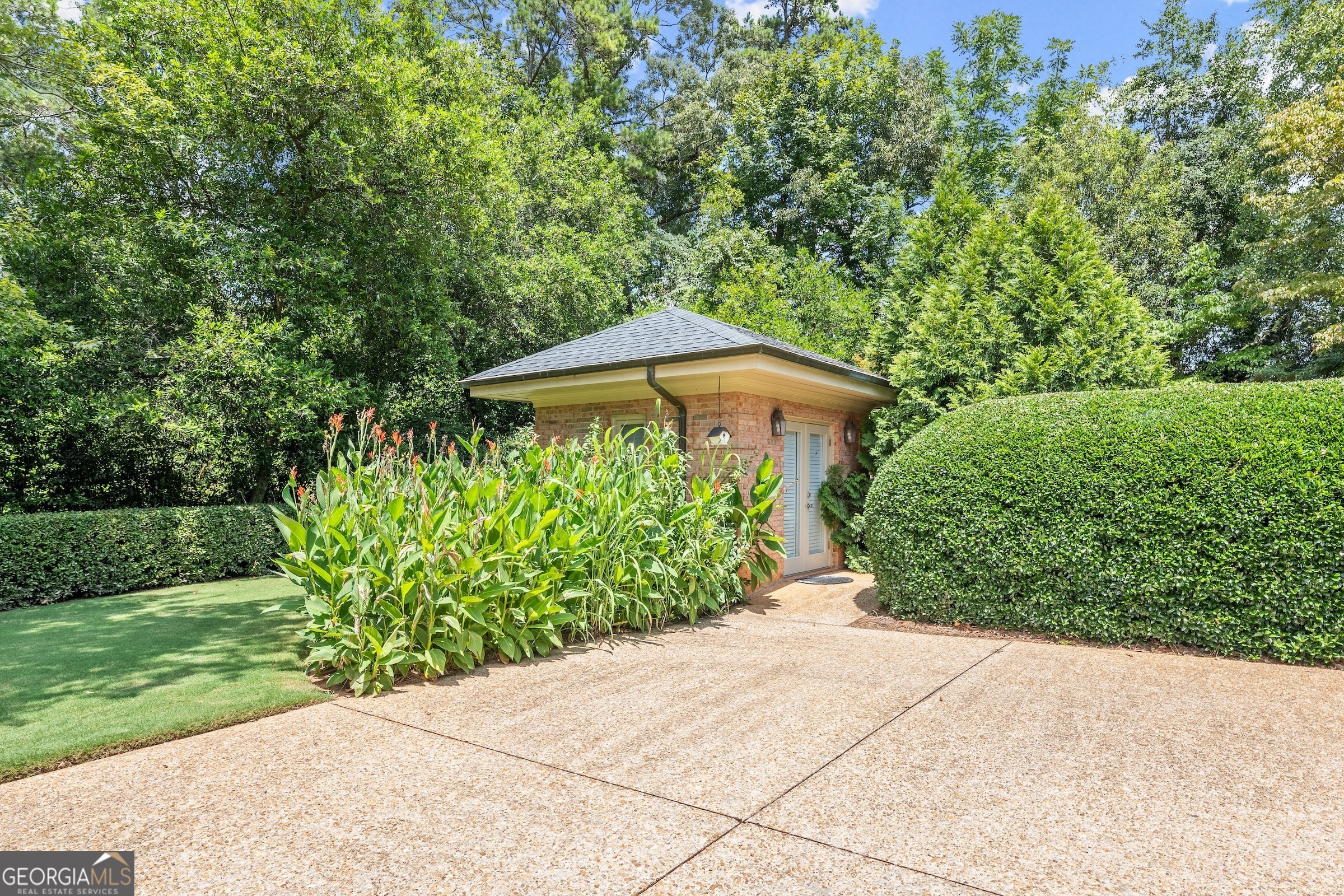 596 East Lake DR