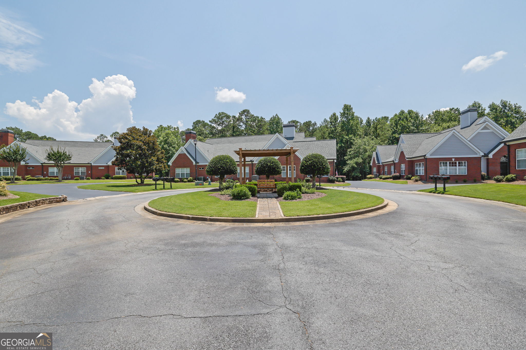 140 Stonegate LN