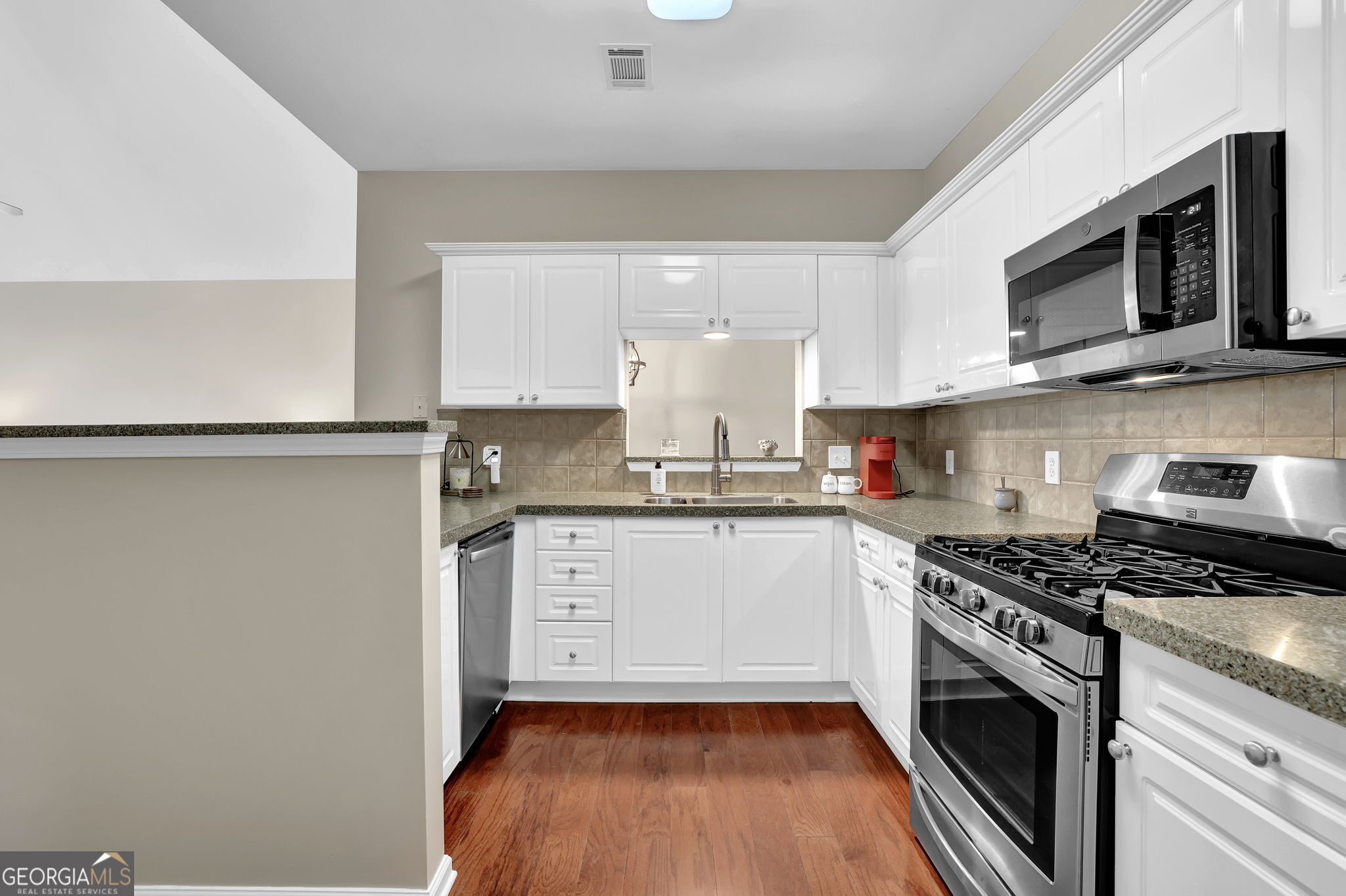 Canton, Georgia 30114, United States, 3 Bedrooms Bedrooms, ,2 BathroomsBathrooms,Residential,Active,220191