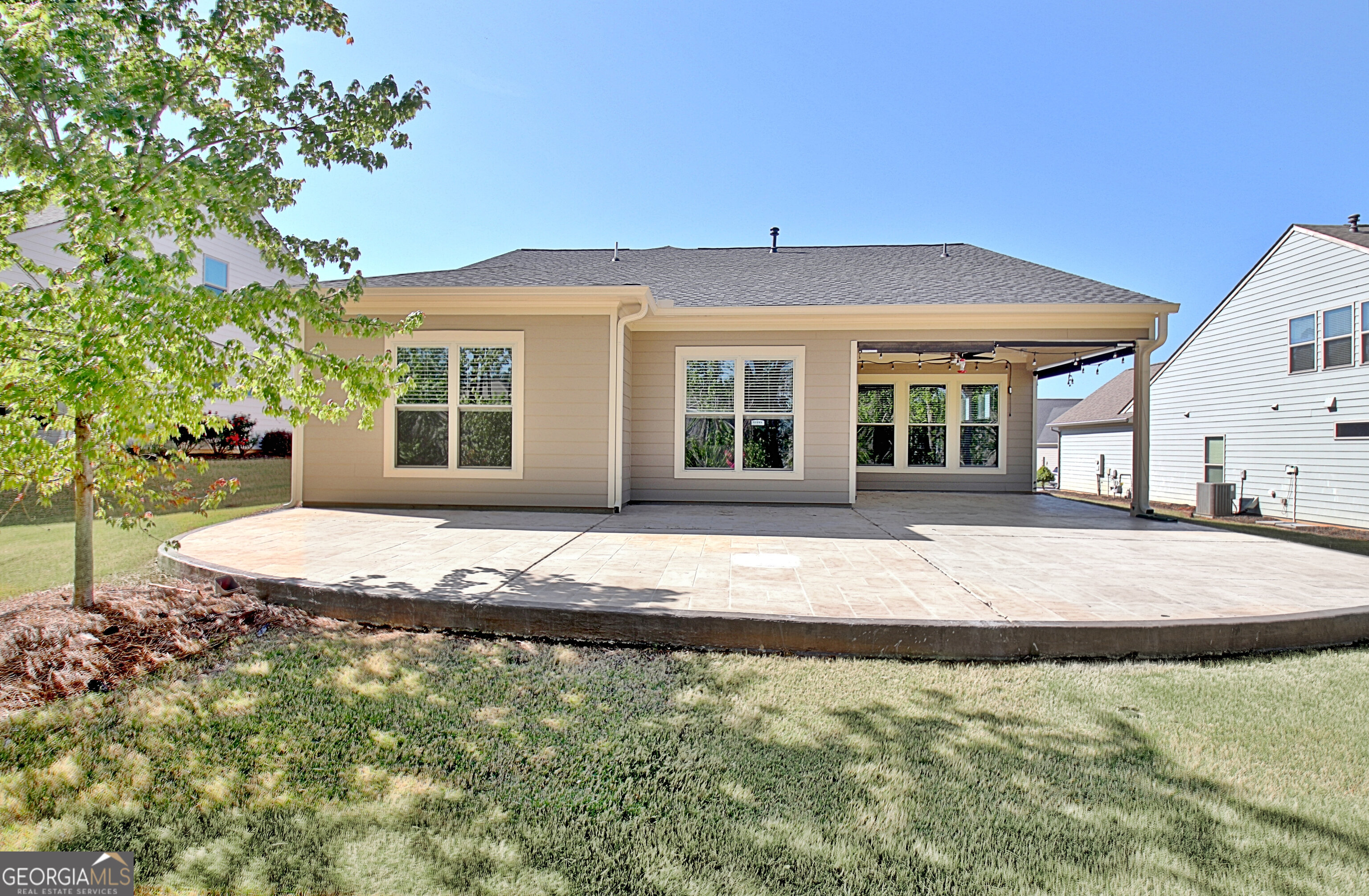 352 Elkins PL