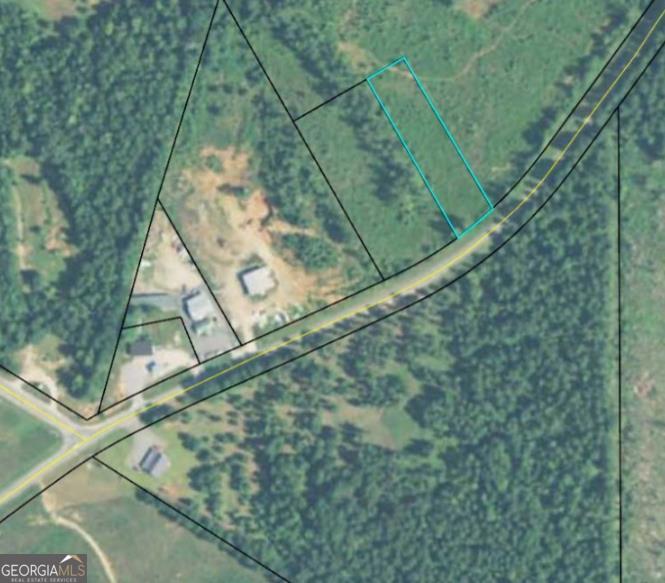 Great one-acre residential lot for sale in Hancock County... close to Lake Sinclair. Endless opportunities are available in this location. Please call for any and all questions. No structure on the lot, it is not cleared. This is a lot for sale only with no home on it or to be provided at this price.