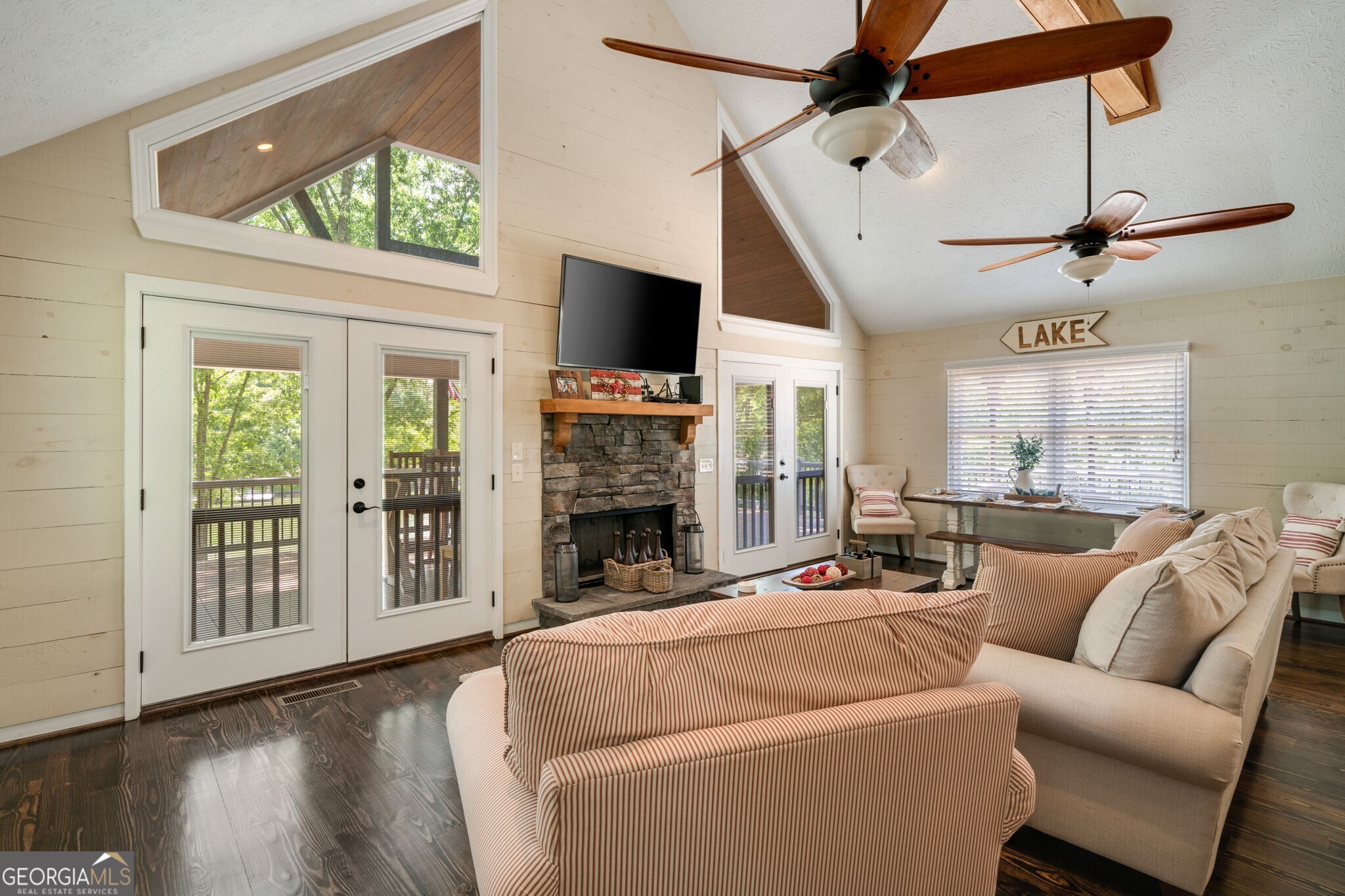 243 E Riverbend DR