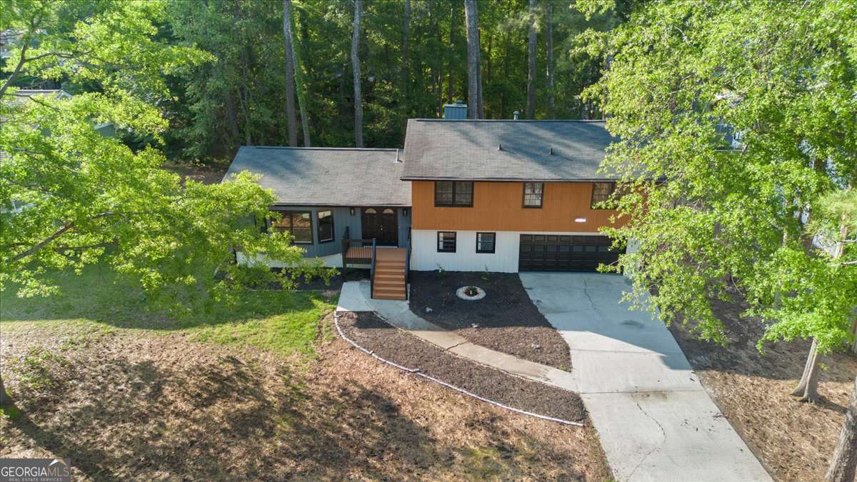 A beautiful, fully renovated split-level home in gorgeous Grayson. Many luxurious updates and brand-new appliances have been put into this house. Located in the extremely desirable and top-rated Grayson school district. This 4-bedroom, 2.5 bath home is completely move-in ready. Just under half an acre lot with a private front and back yard, giving you the space to enjoy and entertain as you like. A large enclosed back porch is the perfect setting for every season. This property gives you classic charm with the extra modern conveniences desired. This location is perfectly close to restaurants, shopping, schools, and recreation. You get the best of everything.