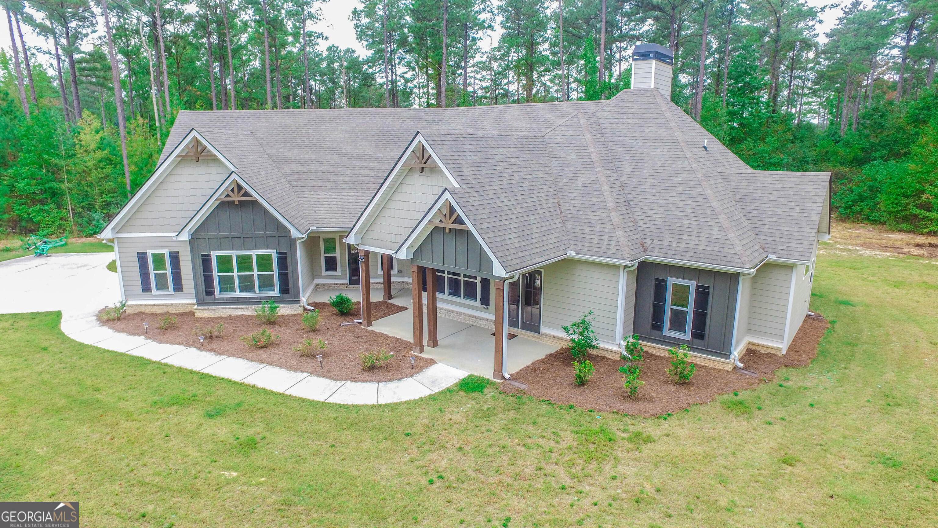 Senoia, Georgia 30276, United States, 4 Bedrooms Bedrooms, ,4 BathroomsBathrooms,Residential,Active,219242