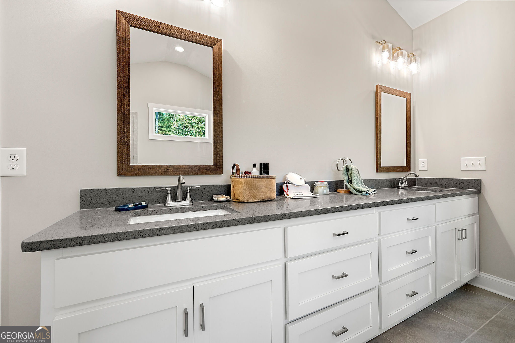 Senoia, Georgia 30276, United States, 4 Bedrooms Bedrooms, ,4 BathroomsBathrooms,Residential,Active,219242