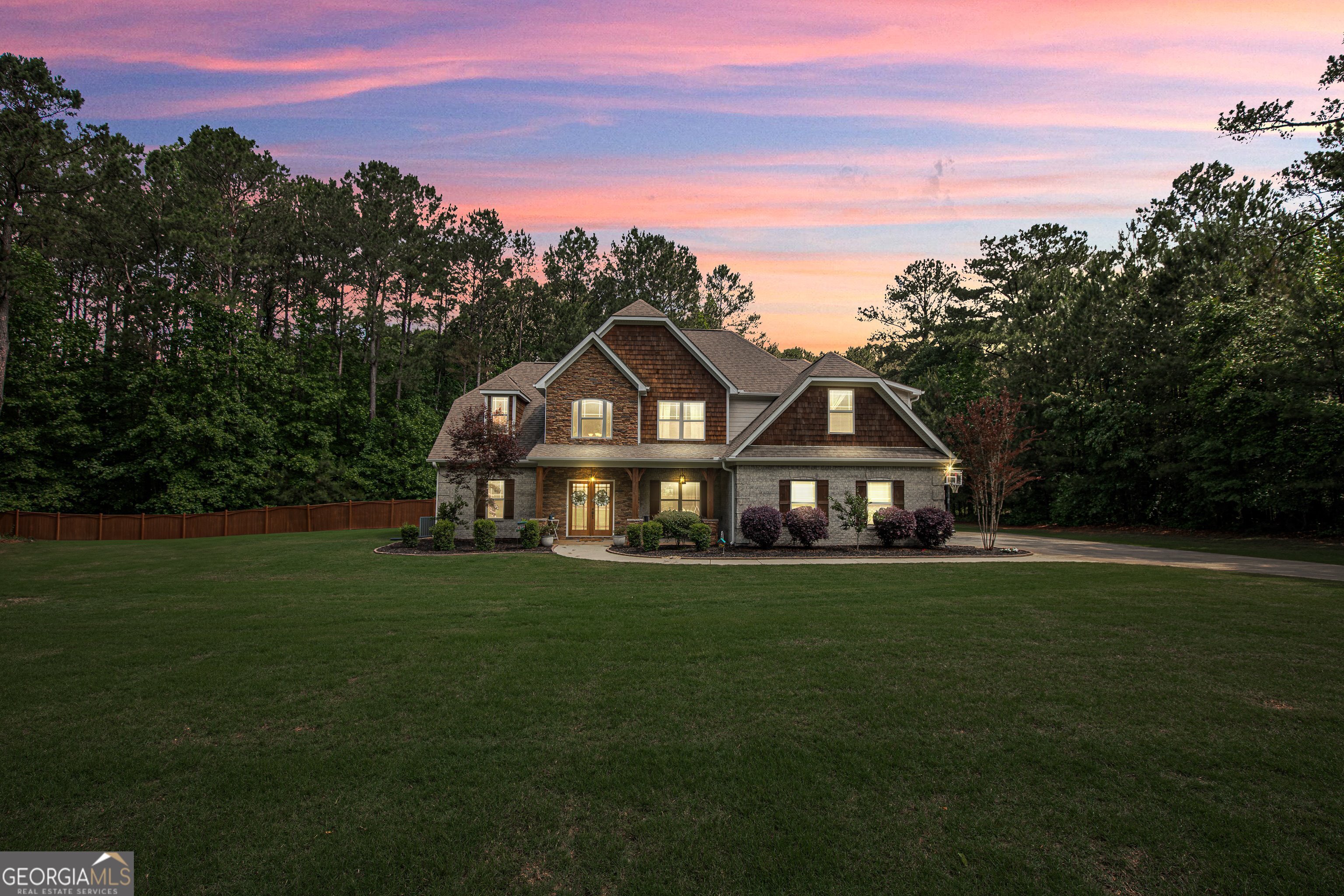 100 Chantilly LN