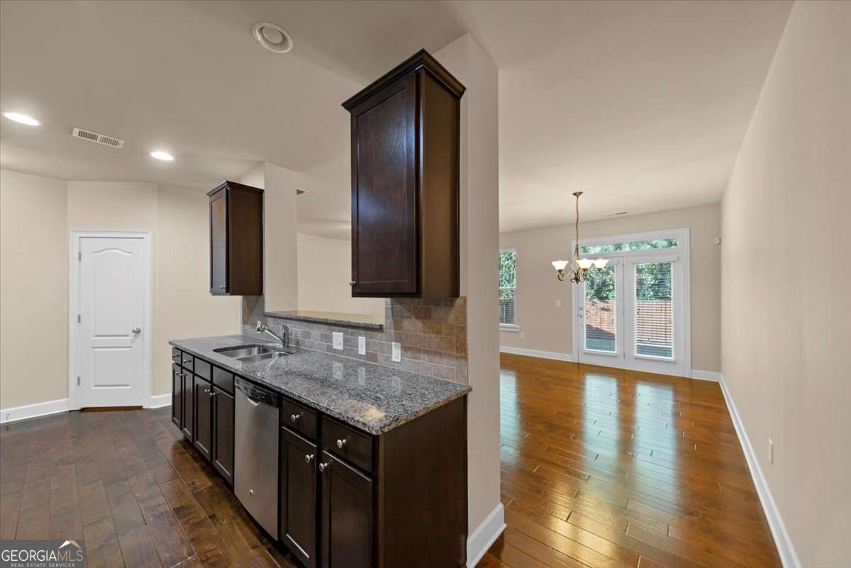 2432 Whiteoak RUN SE 20