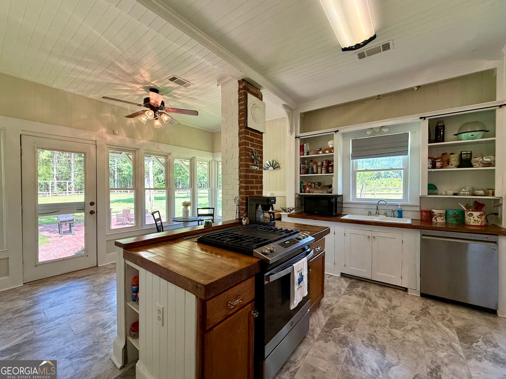 Photo of 1693 Burtons Ferry Highway, Sylvania, GA 30467 (MLS # 10809081)