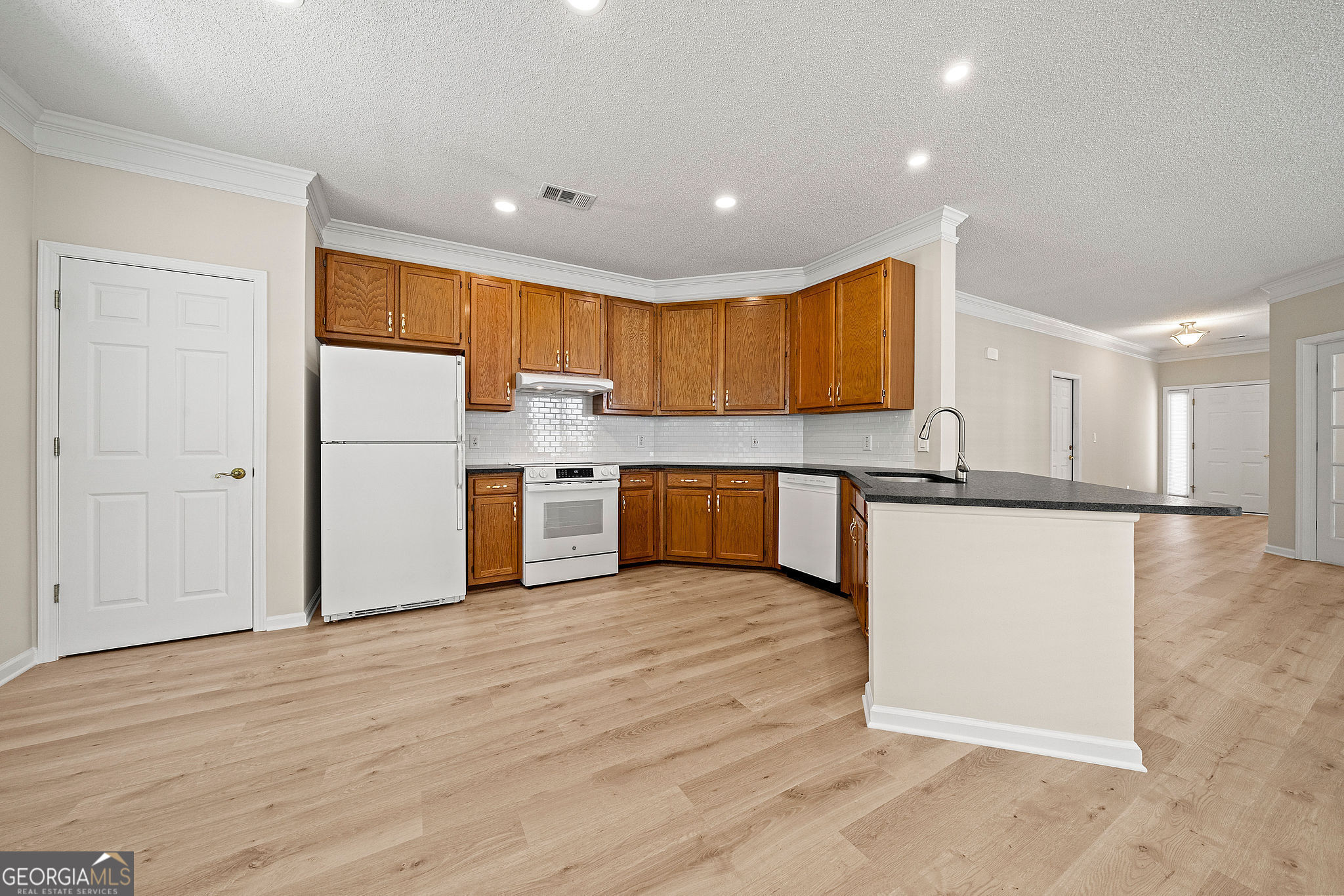 Peachtree City, Georgia 30269, United States, 2 Bedrooms Bedrooms, ,2 BathroomsBathrooms,Residential,Pending,104631