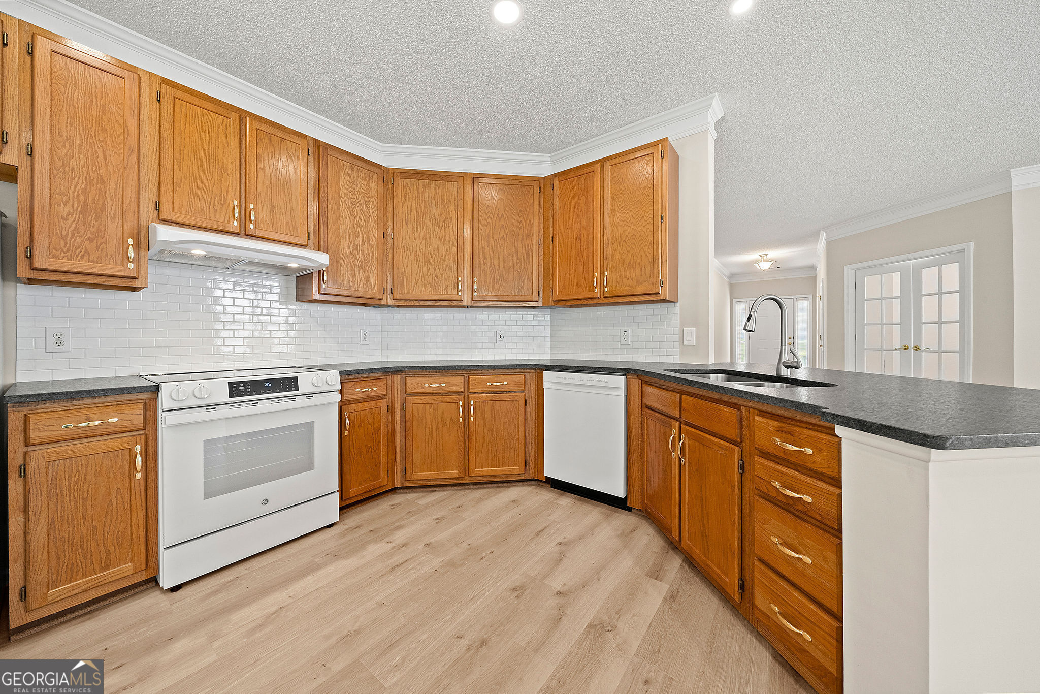 Peachtree City, Georgia 30269, United States, 2 Bedrooms Bedrooms, ,2 BathroomsBathrooms,Residential,Pending,104631