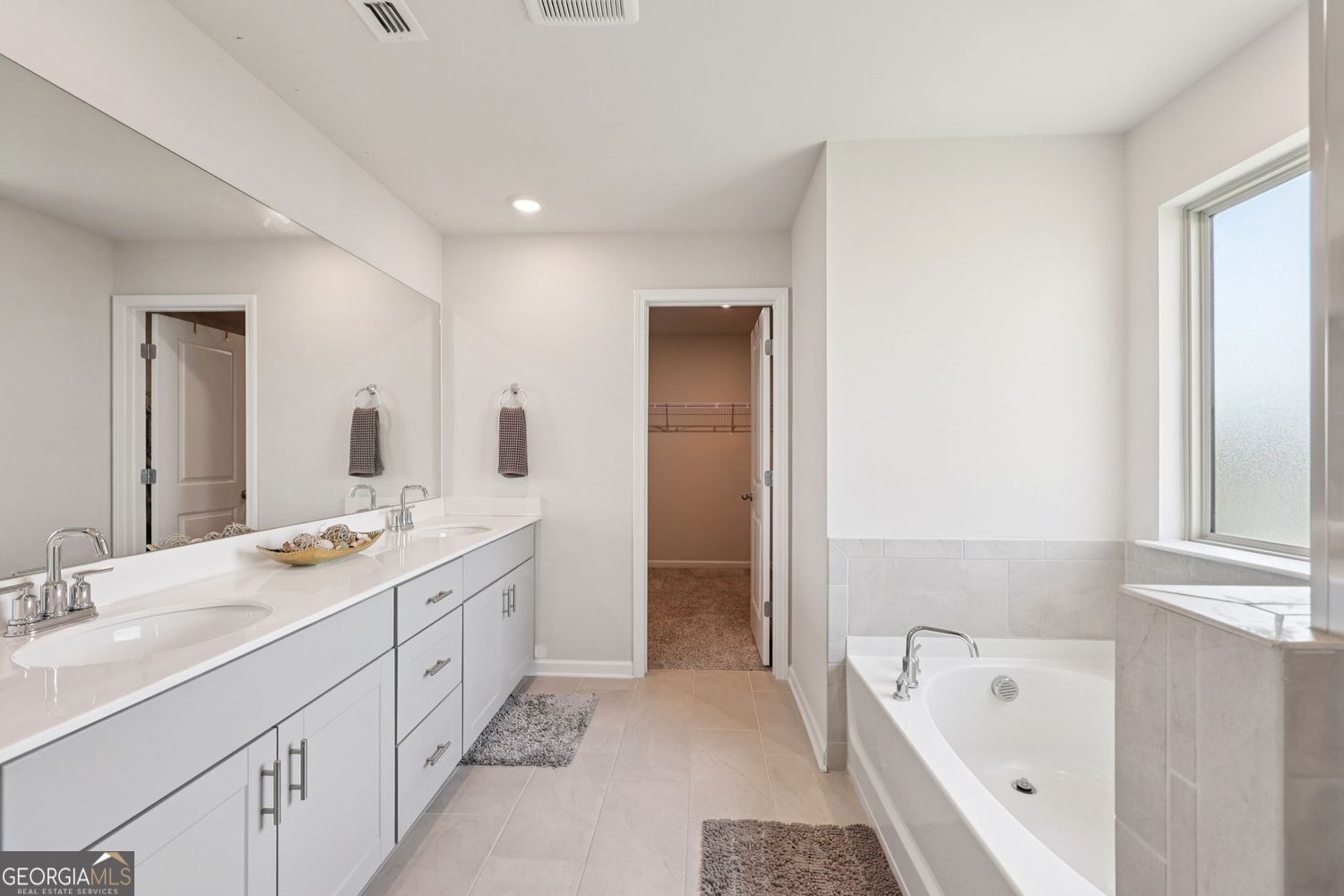 Lilburn, Georgia 30047, United States, 5 Bedrooms Bedrooms, ,4 BathroomsBathrooms,Residential,Pending,211865