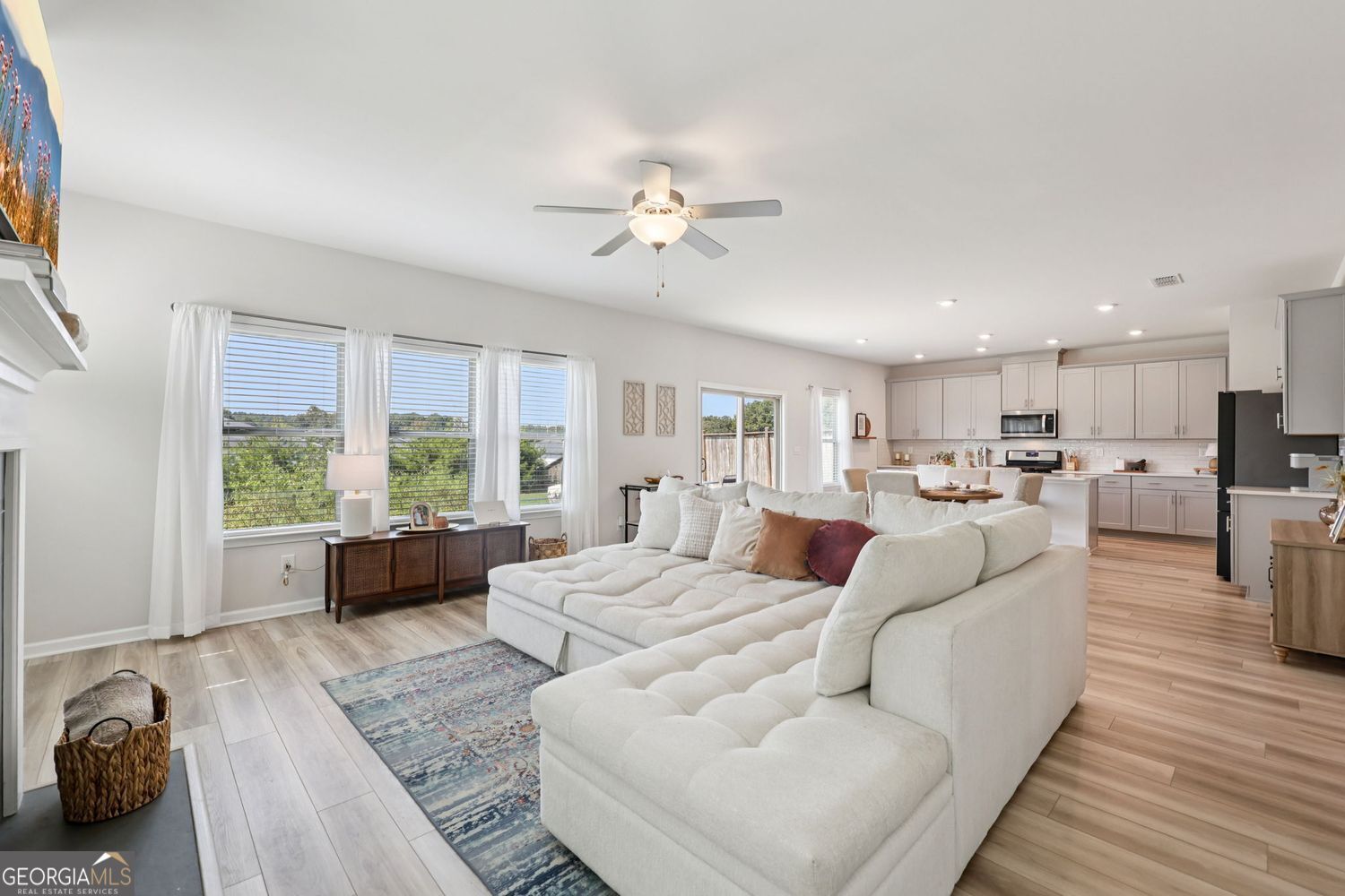 Lilburn, Georgia 30047, United States, 5 Bedrooms Bedrooms, ,4 BathroomsBathrooms,Residential,Pending,211865