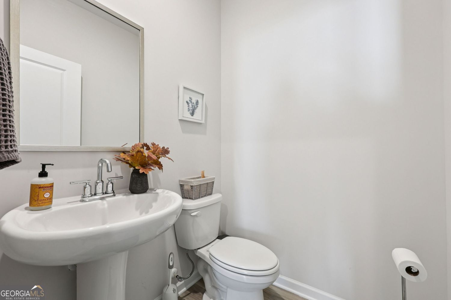 Lilburn, Georgia 30047, United States, 5 Bedrooms Bedrooms, ,4 BathroomsBathrooms,Residential,Pending,211865