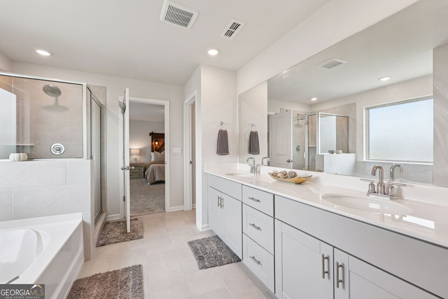 Lilburn, Georgia 30047, United States, 5 Bedrooms Bedrooms, ,4 BathroomsBathrooms,Residential,Pending,211865