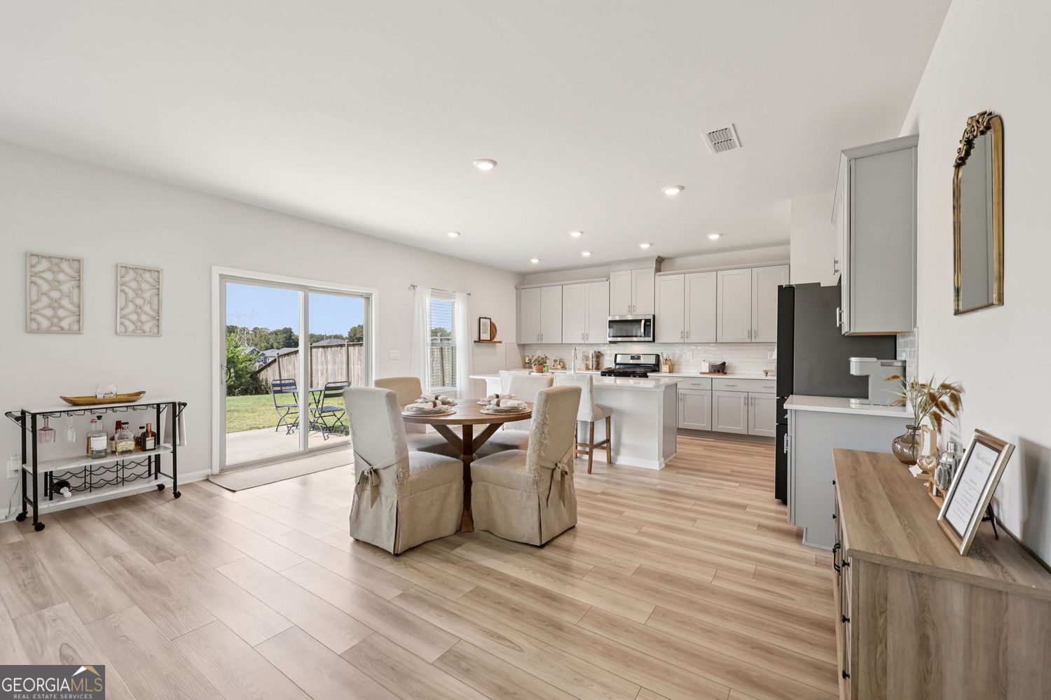 Lilburn, Georgia 30047, United States, 5 Bedrooms Bedrooms, ,4 BathroomsBathrooms,Residential,Pending,211865