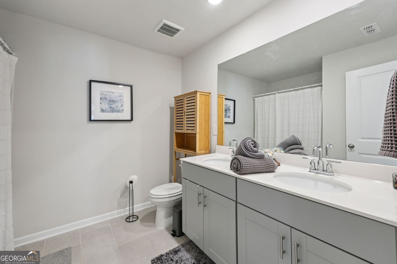 Lilburn, Georgia 30047, United States, 5 Bedrooms Bedrooms, ,4 BathroomsBathrooms,Residential,Pending,211865