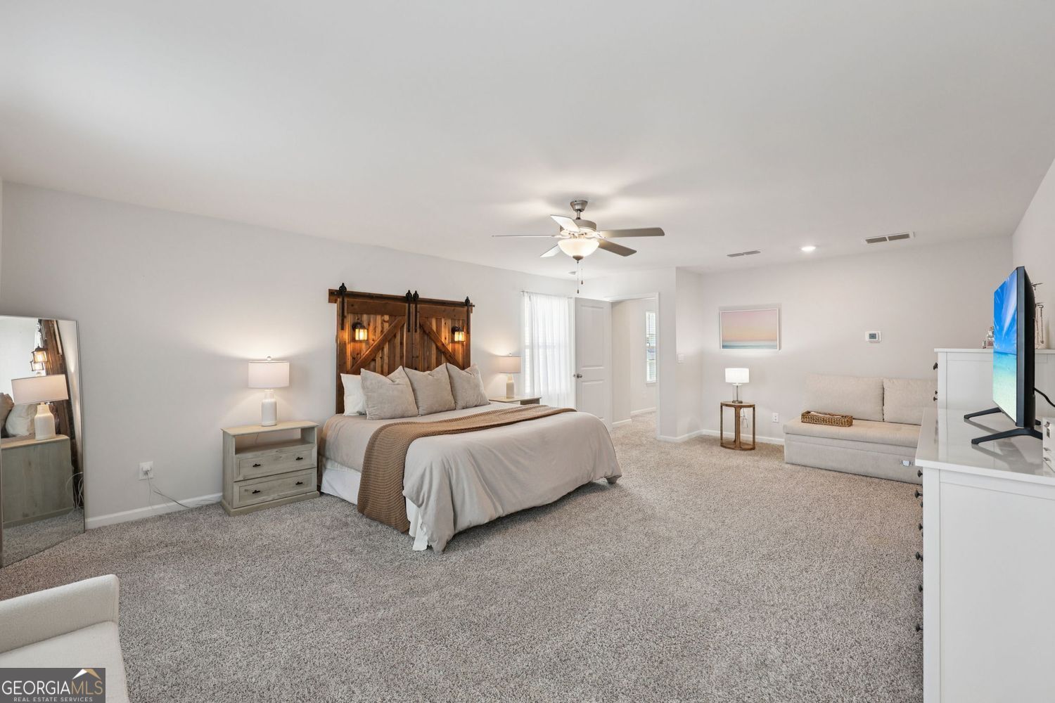 Lilburn, Georgia 30047, United States, 5 Bedrooms Bedrooms, ,4 BathroomsBathrooms,Residential,Pending,211865