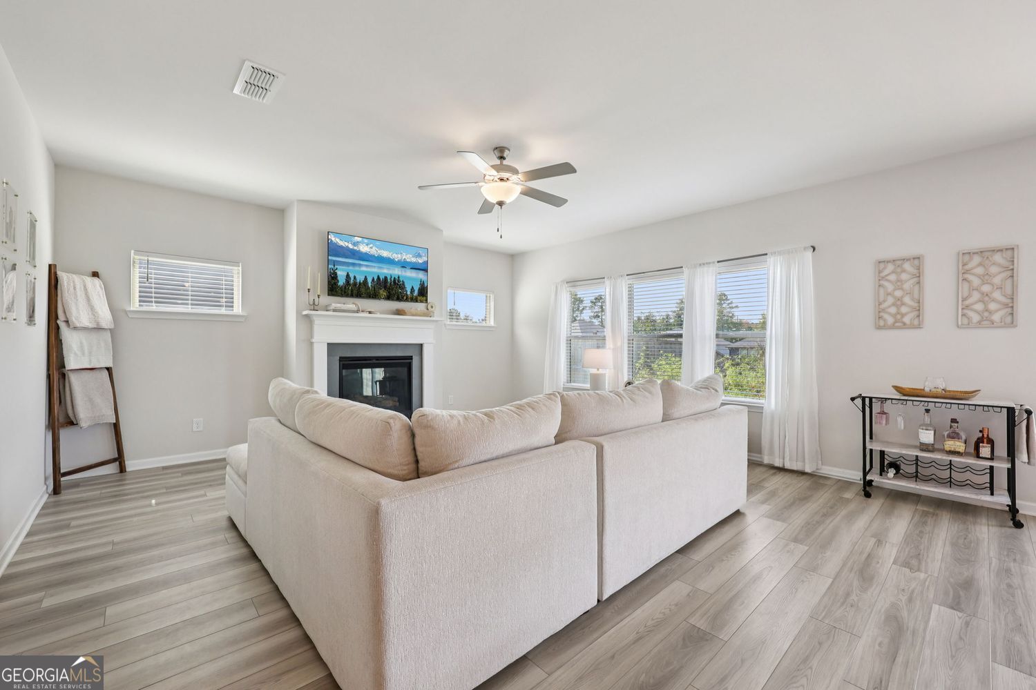 Lilburn, Georgia 30047, United States, 5 Bedrooms Bedrooms, ,4 BathroomsBathrooms,Residential,Pending,211865