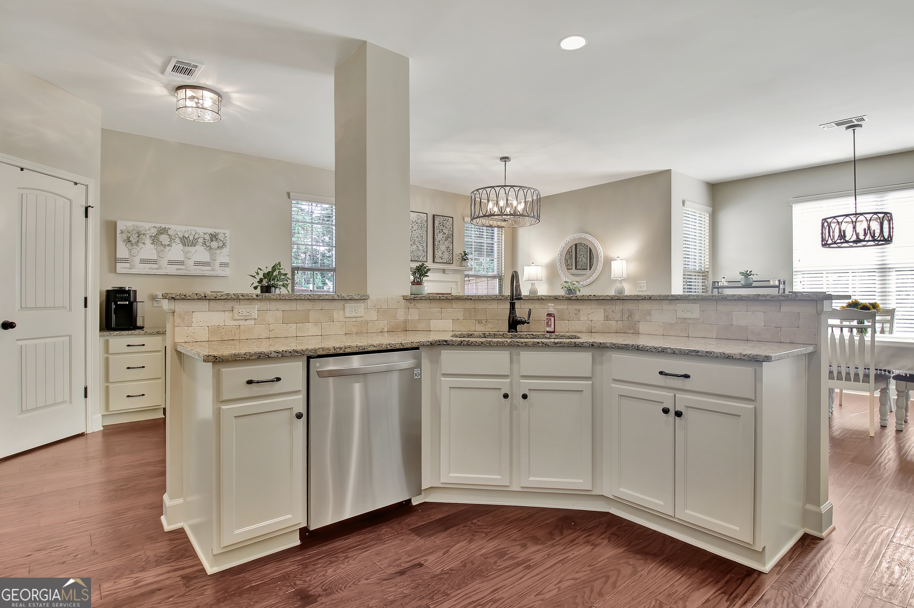 Senoia, Georgia 30276, United States, 5 Bedrooms Bedrooms, ,4 BathroomsBathrooms,Residential,Active,197096