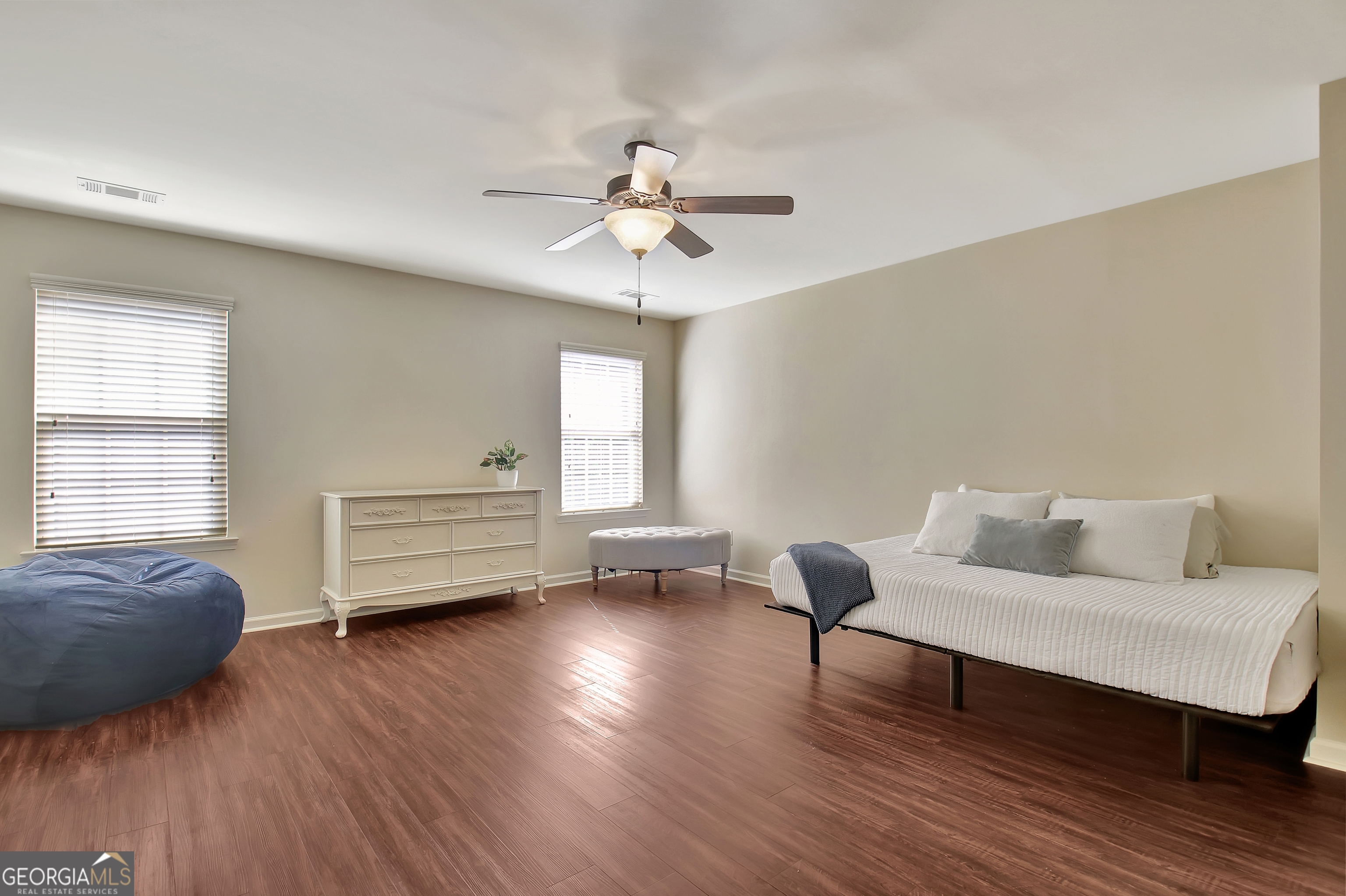 Senoia, Georgia 30276, United States, 5 Bedrooms Bedrooms, ,4 BathroomsBathrooms,Residential,Active,197096