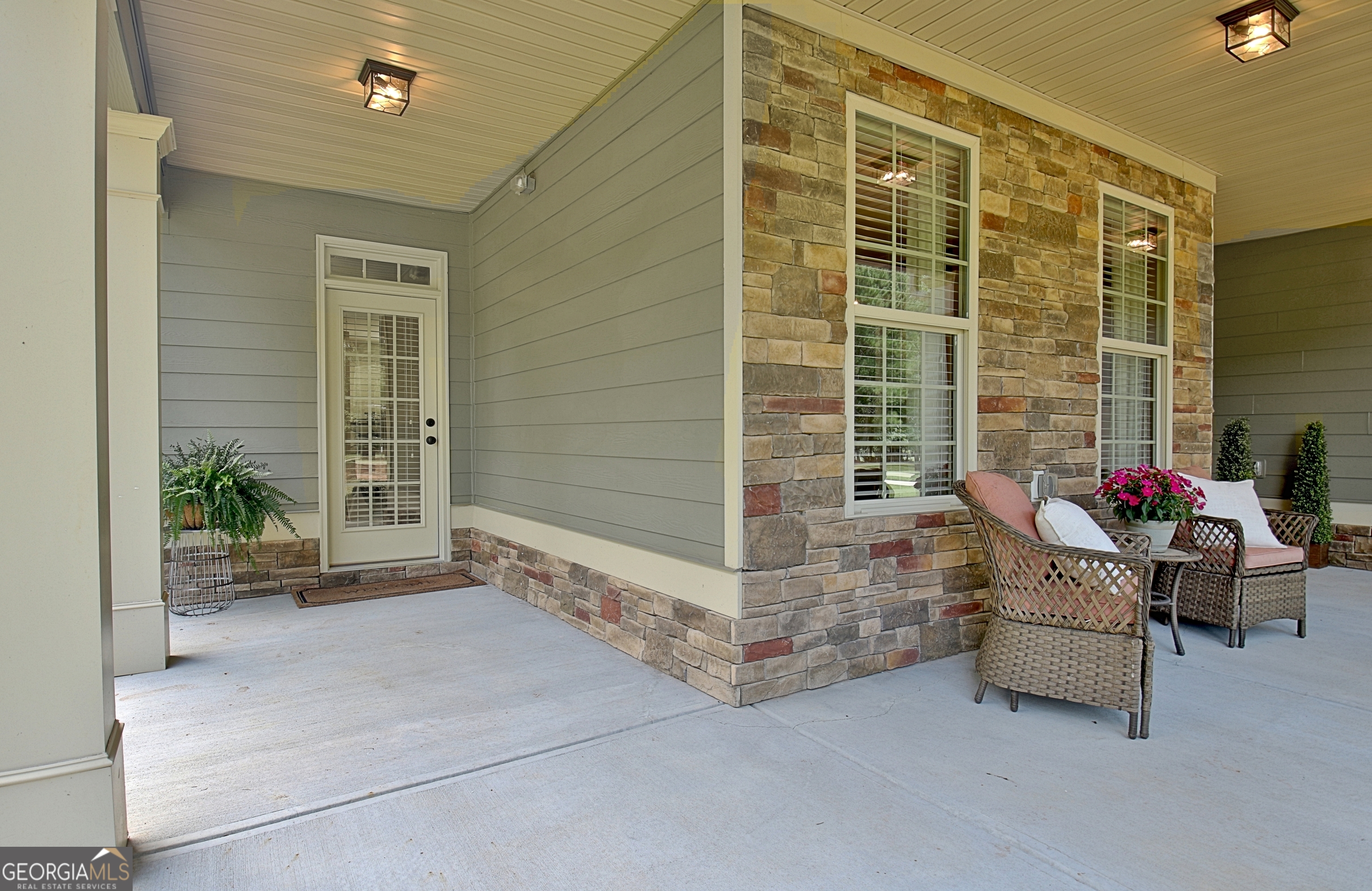 Senoia, Georgia 30276, United States, 5 Bedrooms Bedrooms, ,4 BathroomsBathrooms,Residential,Active,197096