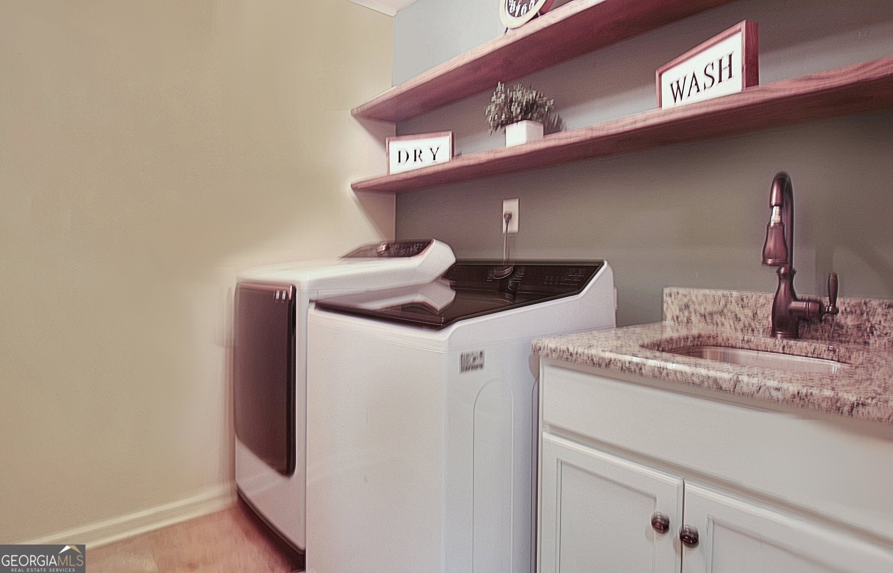 Senoia, Georgia 30276, United States, 5 Bedrooms Bedrooms, ,4 BathroomsBathrooms,Residential,Active,197096