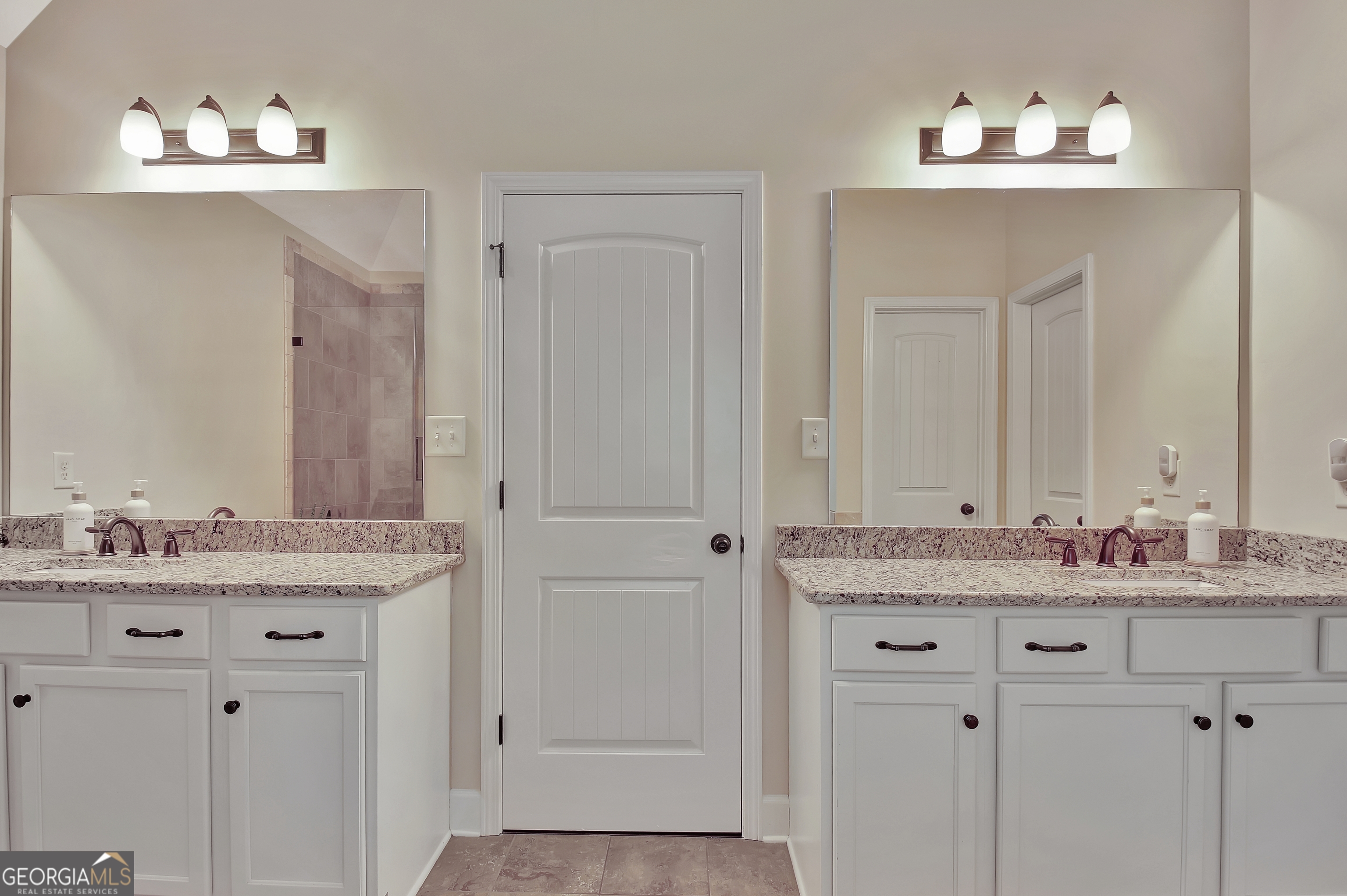 Senoia, Georgia 30276, United States, 5 Bedrooms Bedrooms, ,4 BathroomsBathrooms,Residential,Active,197096