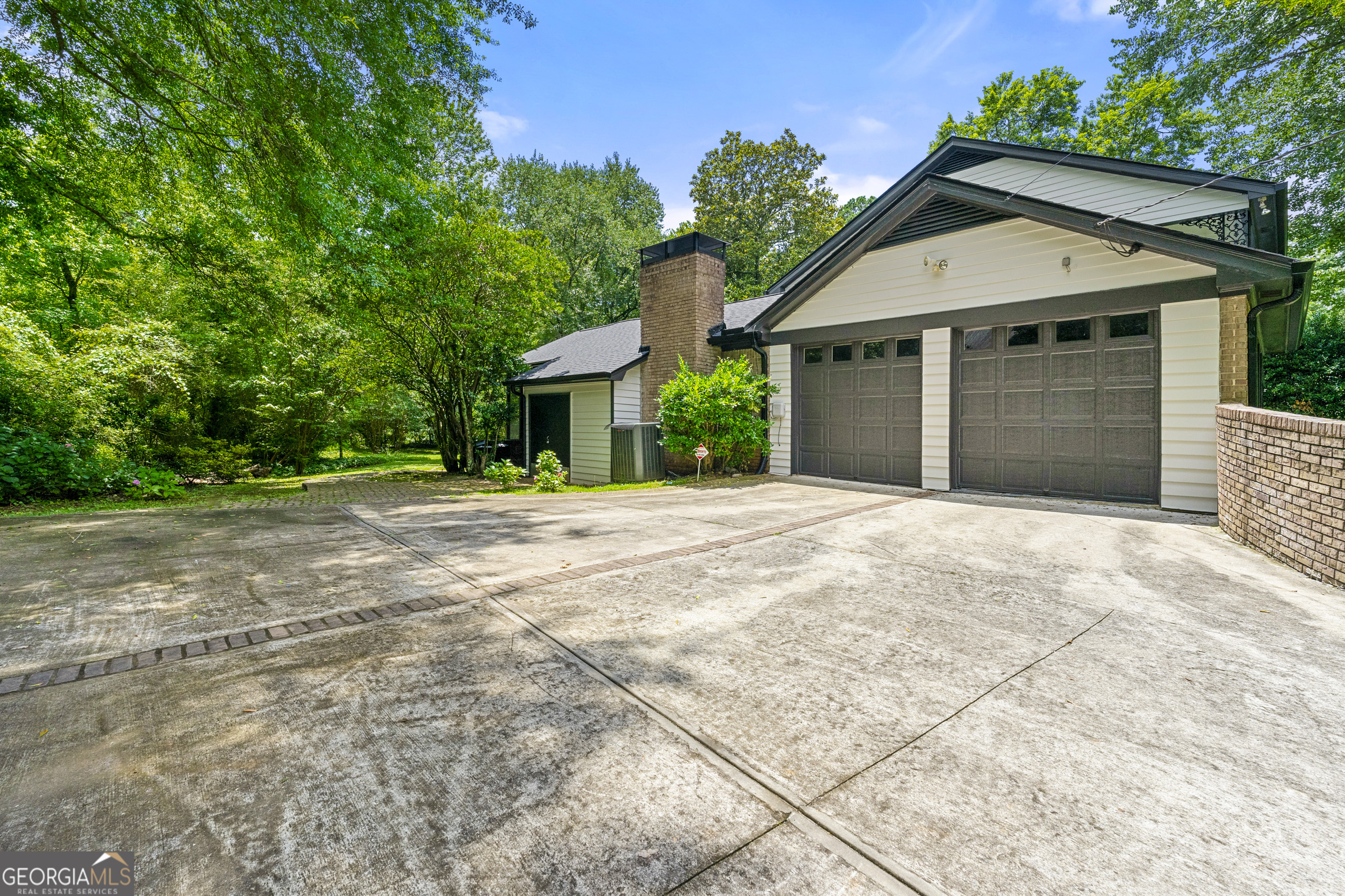 955 Landmark DR