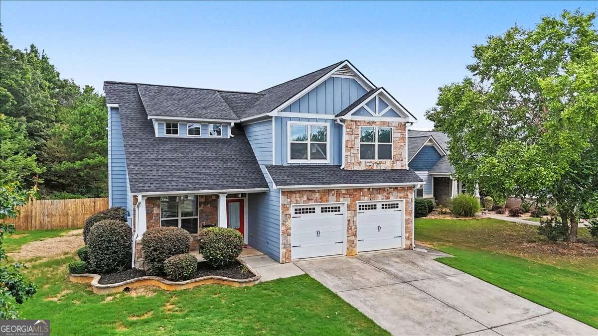 17 Redwood Drive