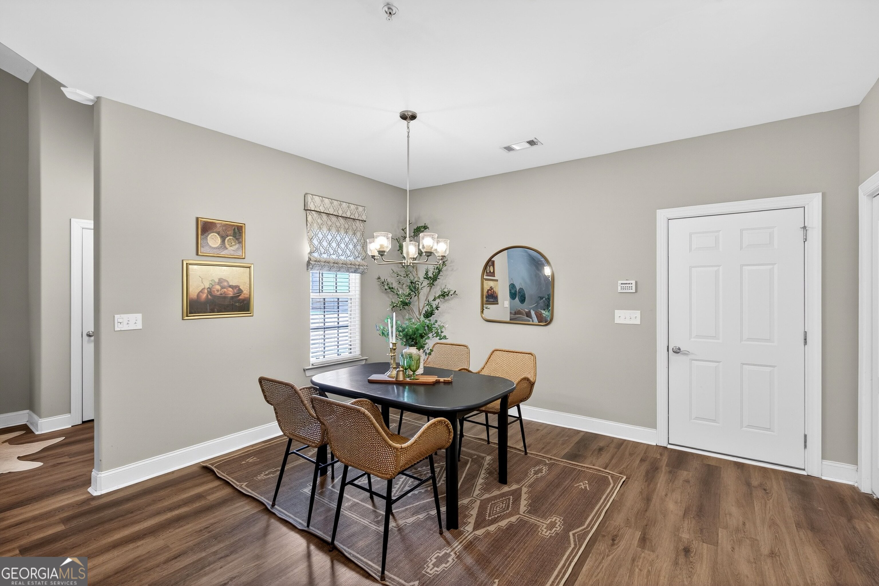 4304 Commonwealth CIR