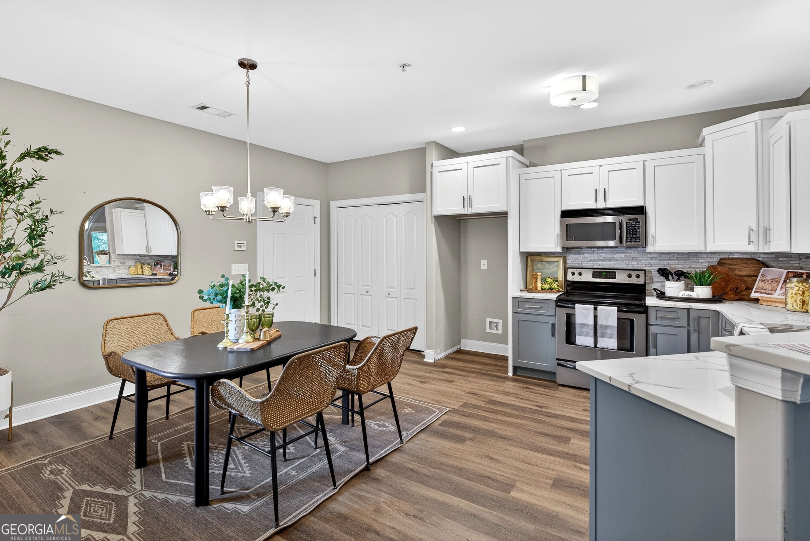 4304 Commonwealth CIR