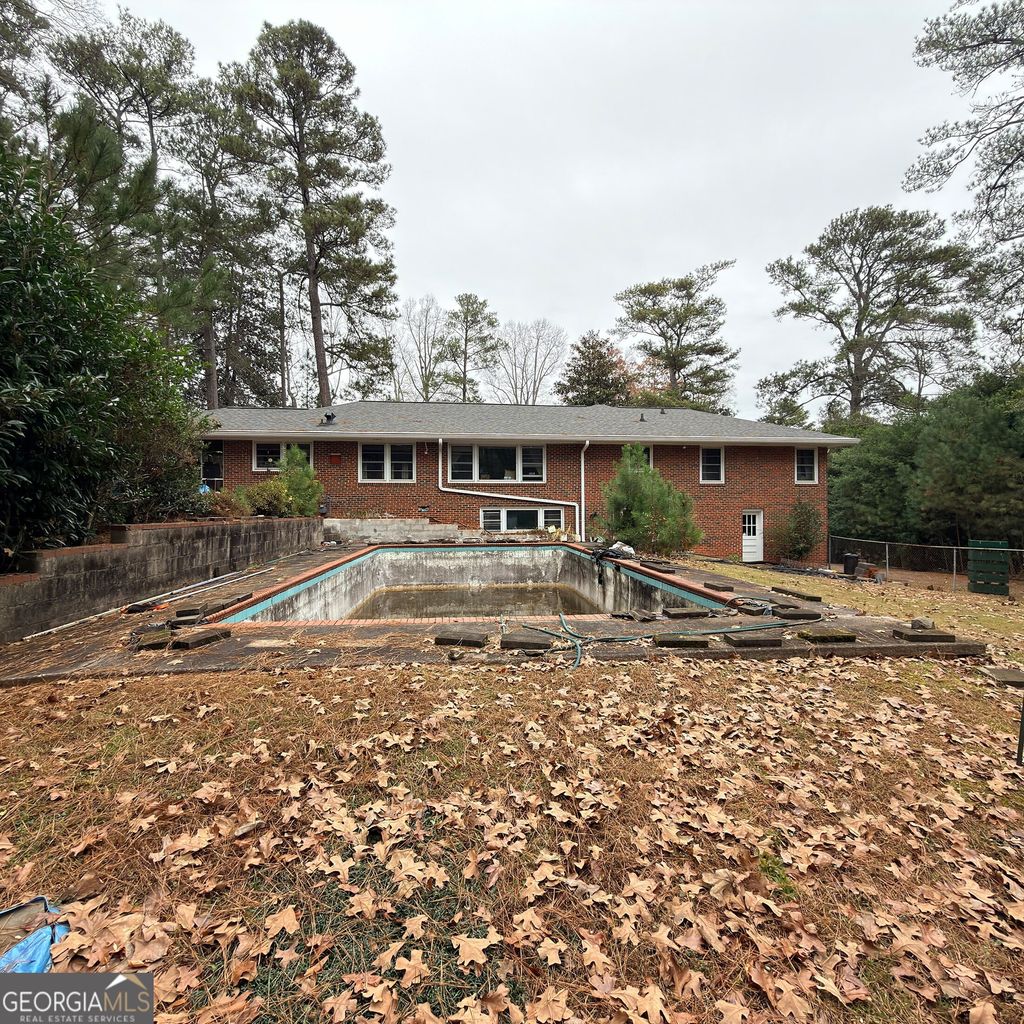 Photo of 4950 Long Island Drive NW, Atlanta, GA 30327 (MLS # 10654934)