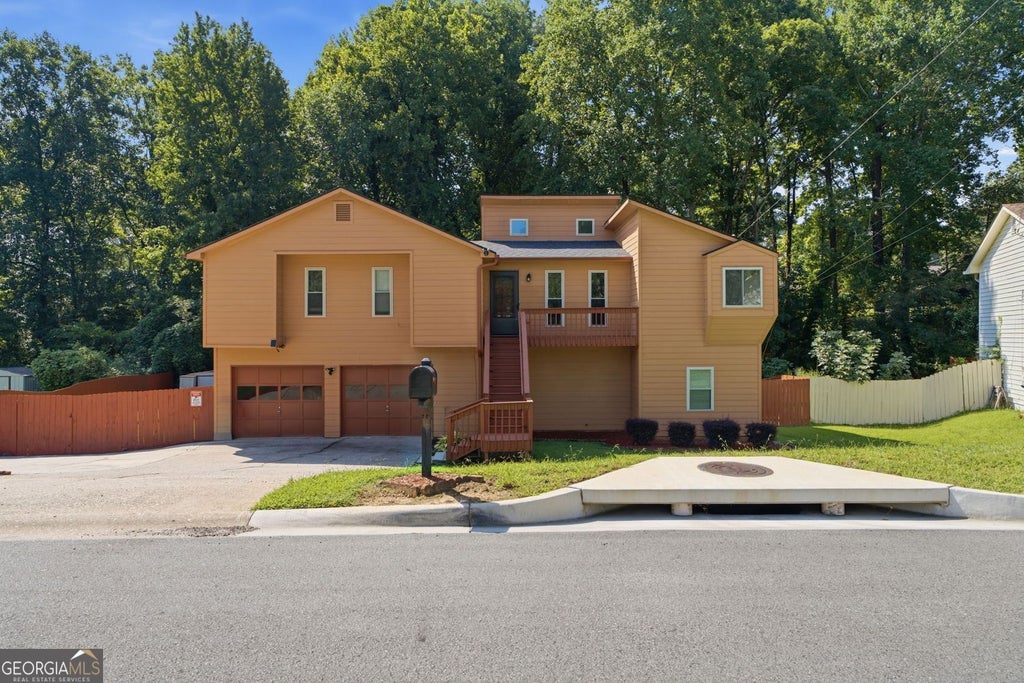 Photo of 2890 Creekwood Lane NW, Lawrenceville, GA 30044 (MLS # 10827362)