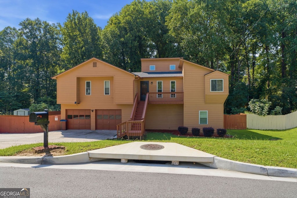 Photo of 2890 Creekwood Lane NW, Lawrenceville, GA 30044 (MLS # 10827362)