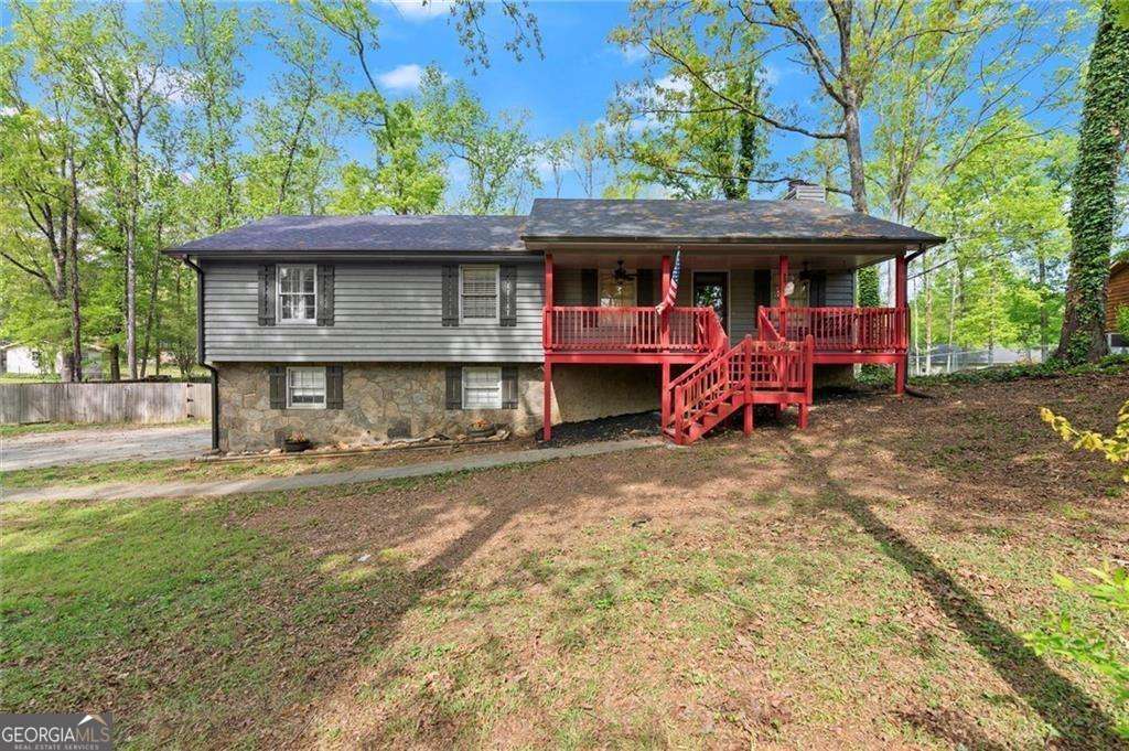 This is a perfect starter home, or would also make a GREAT rental for your portfolio! Bring a little bit of sweat equity and snap up this great gem of a house in fast-growing Cartersville. Situated on just over half an acre, with a fully fenced backyard and no HOA. Roof and HVAC only 4 years old! With a little paint and a little love this snug little house could be an absolute dream! Sold as is, HIGHLY motivated seller, bring us an offer!