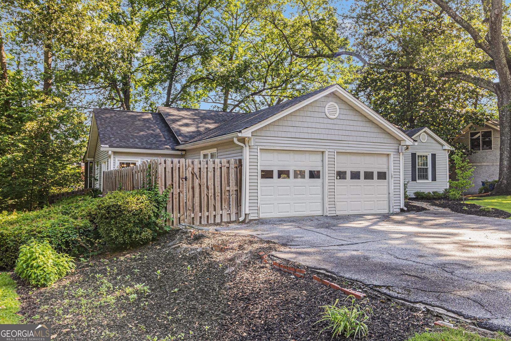 2701 Log Cabin DR SE