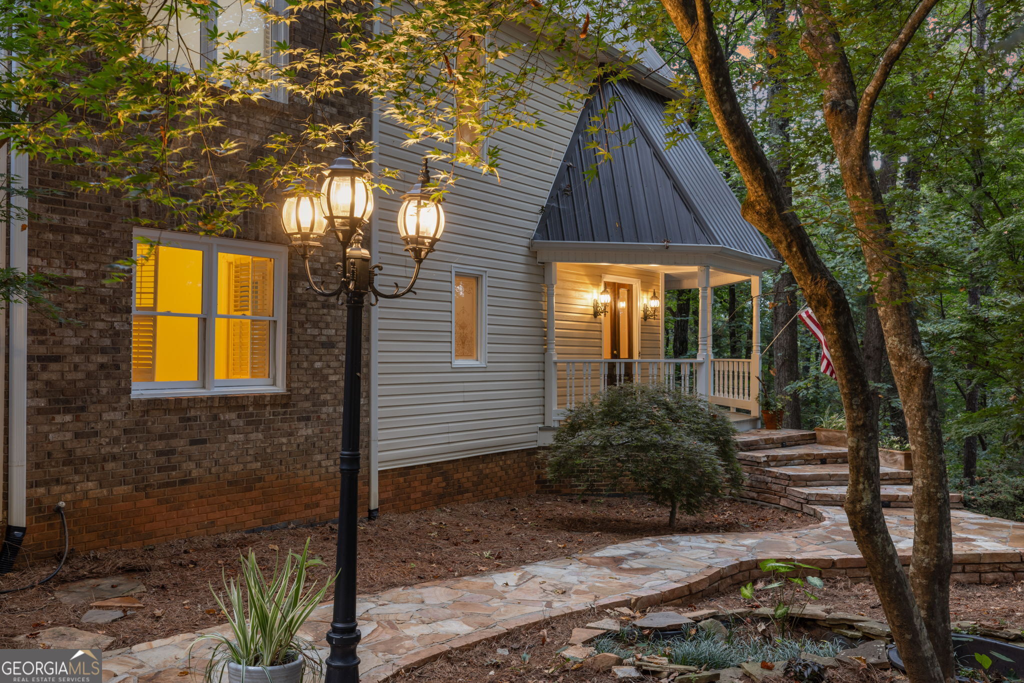 5633 Aven RD