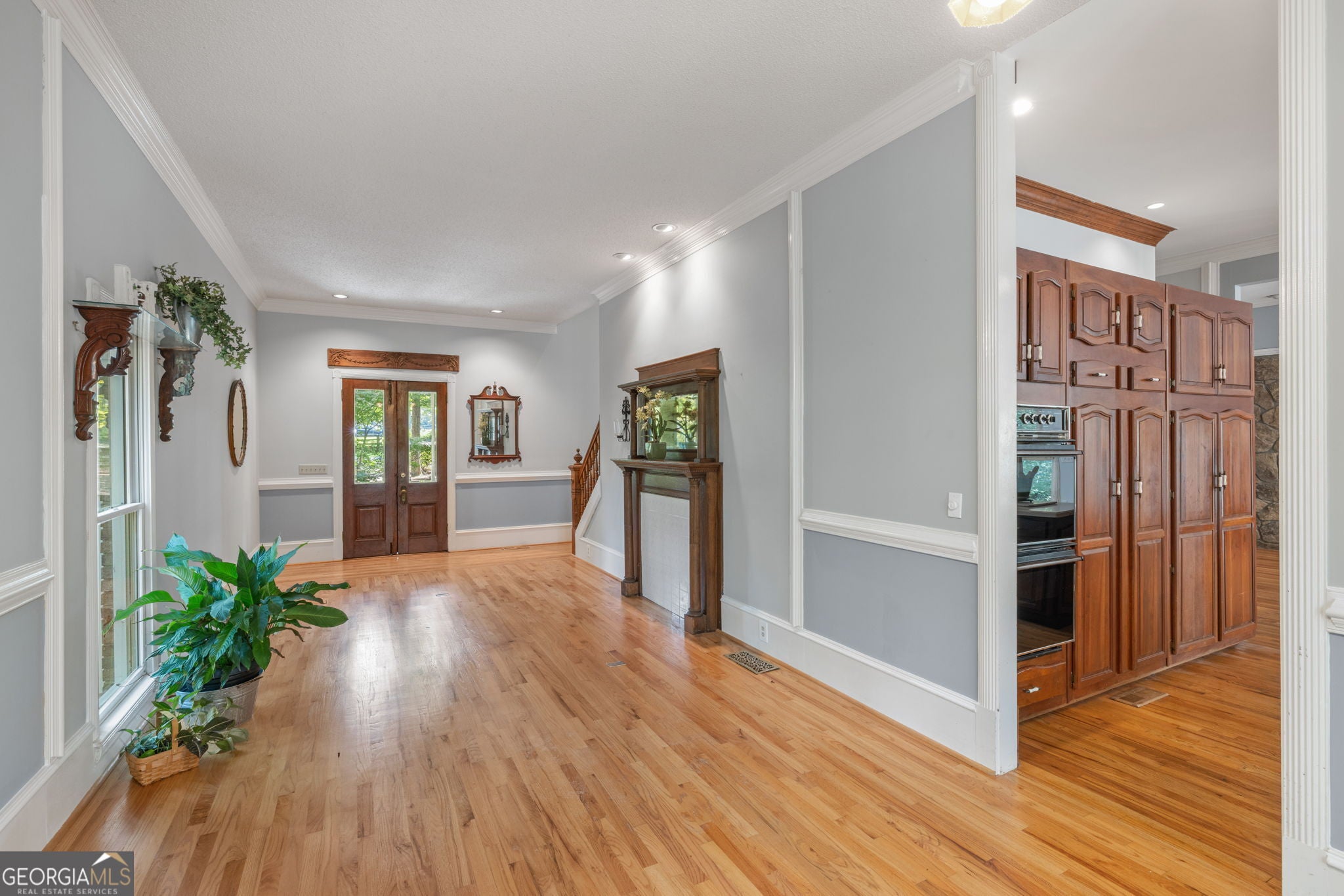 5633 Aven RD