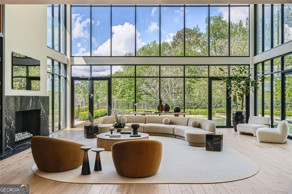 14 Lake Forrest LN