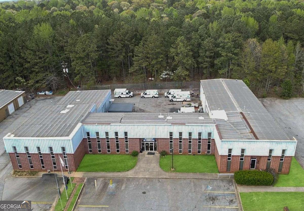1560 Commercial CT