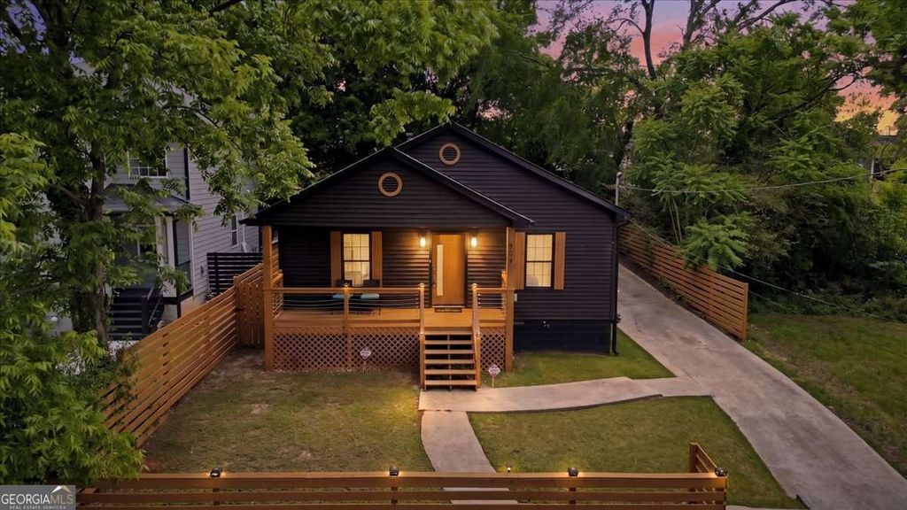 Photo of 904 Ira Street SW, Atlanta, GA 30310 (MLS # 10763319)