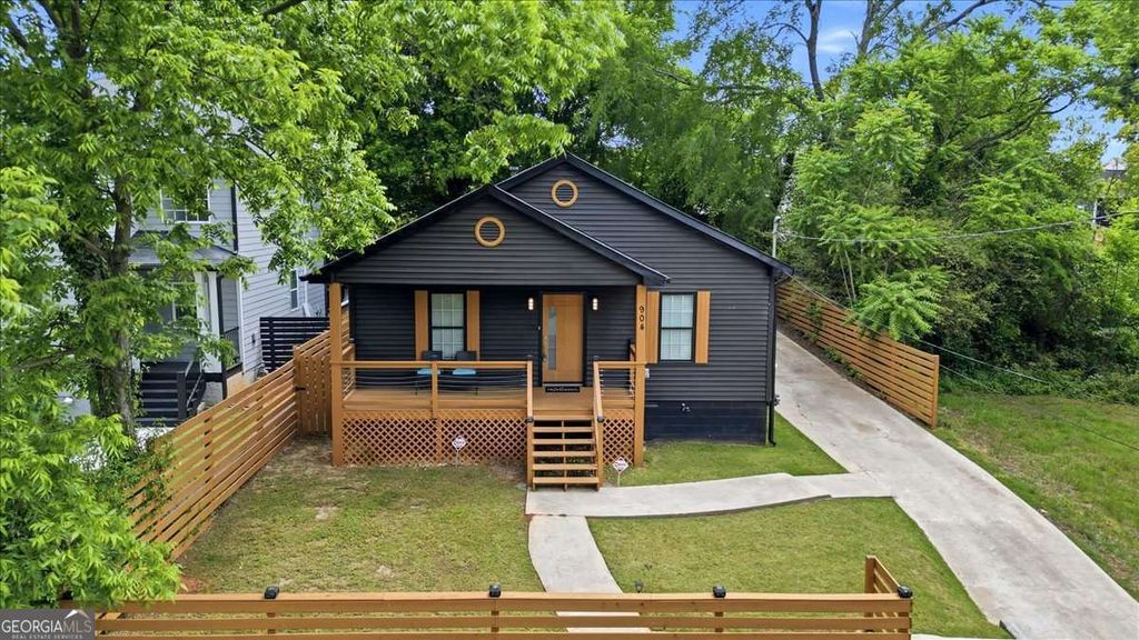 Photo of 904 Ira Street SW, Atlanta, GA 30310 (MLS # 10763319)