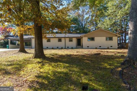 4882 Golden DR SW Mableton GA 30126