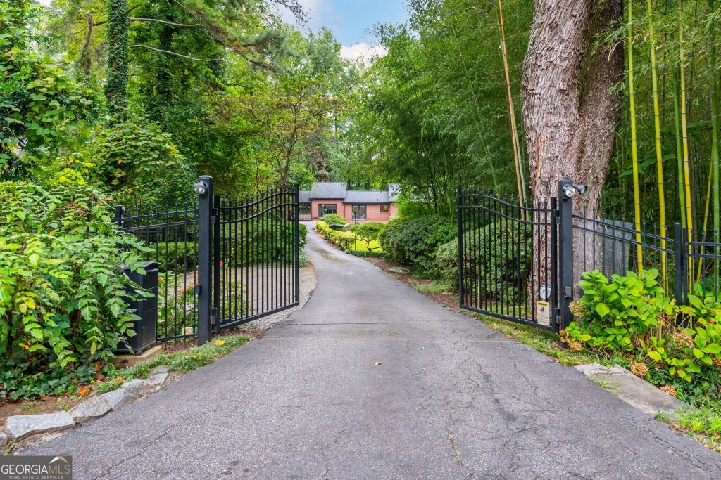 Photo of 2320 Lavista Road NE, Atlanta, GA 30329 (MLS # 10855880)