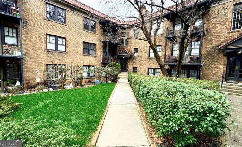 Photo of 677 Somerset Terrace NE #4C, Atlanta, GA 30306 (MLS # 10771663)