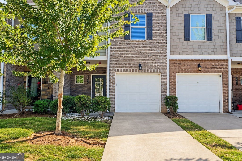 Photo of 1800 Old Dogwood, Jonesboro, GA 30238 (MLS # 10858296)