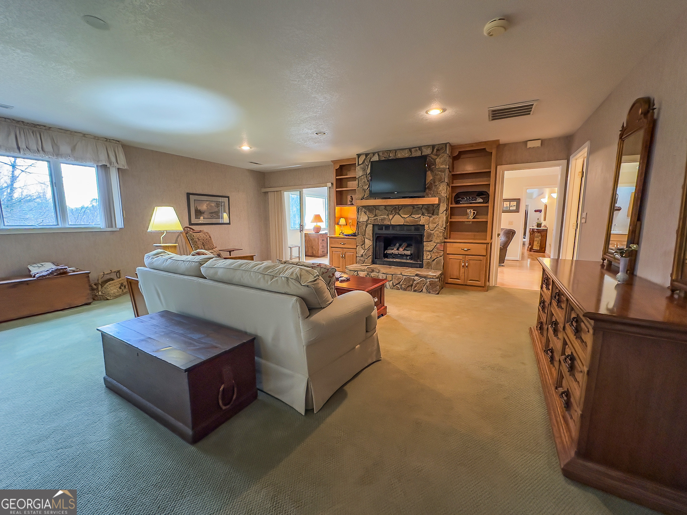 1081 Saddleback CIR