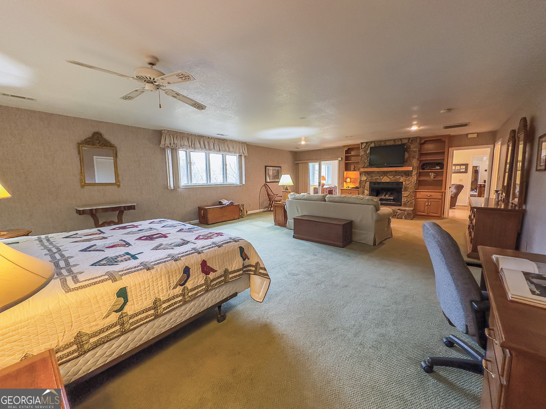 1081 Saddleback CIR