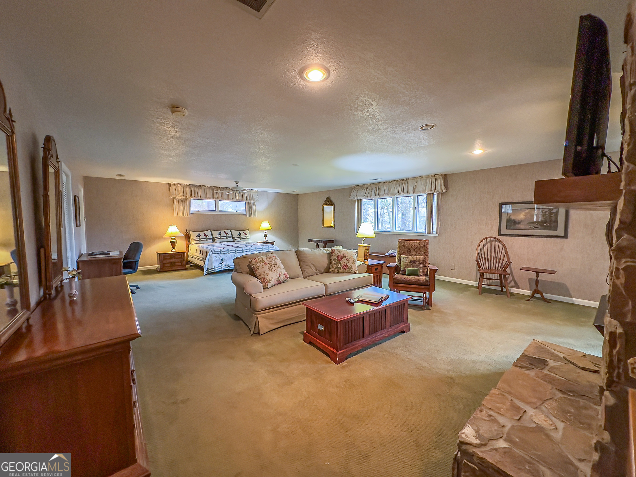1081 Saddleback CIR
