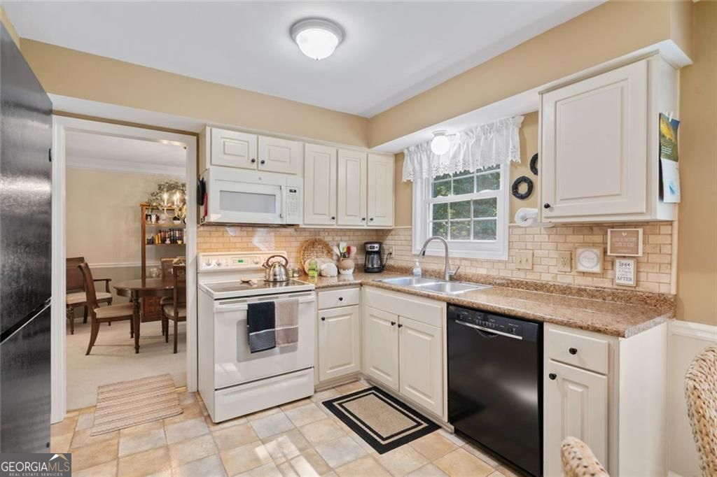 Marietta, Georgia 30067, United States, 4 Bedrooms Bedrooms, ,3 BathroomsBathrooms,Residential,Active,206093